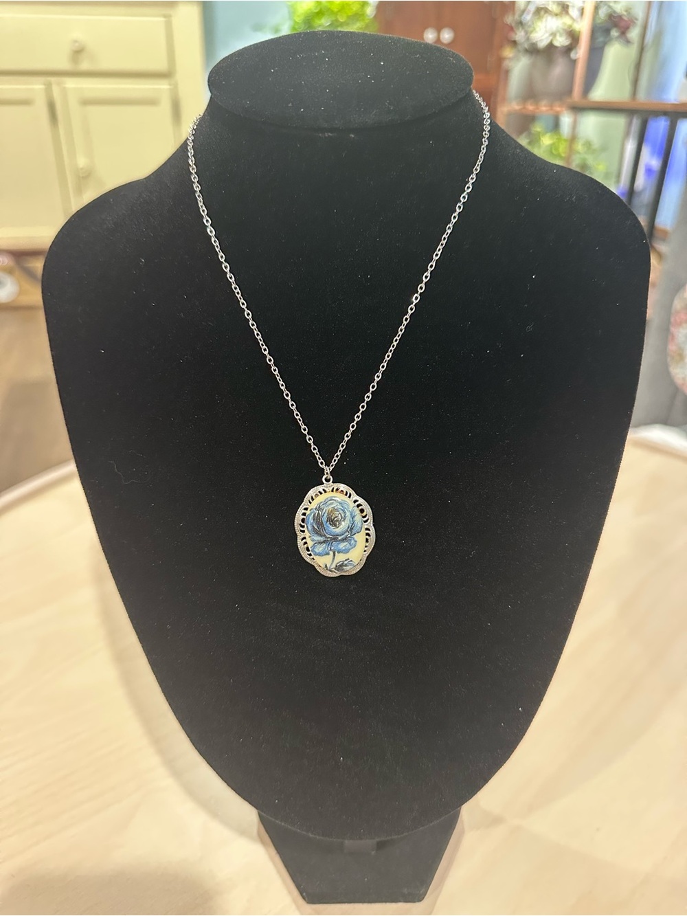 Blue Rose Vintage-Style Filigree Faux Cameo Silver-Tone Necklace (Unsigned)